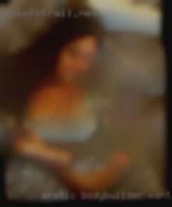 Erotic bodybuilder wanting couple near Mississippi.